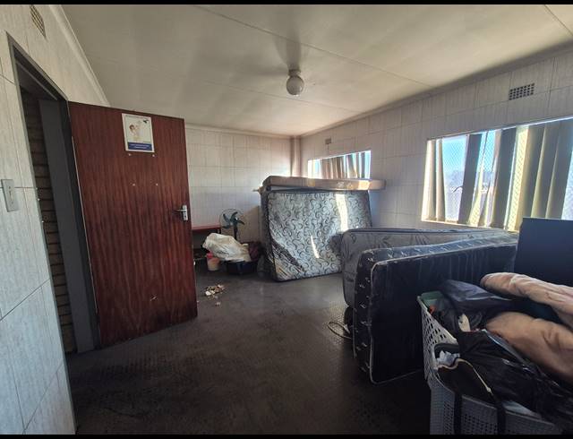 620M² WAREHOUSE FOR SALE IN KNIGHTS